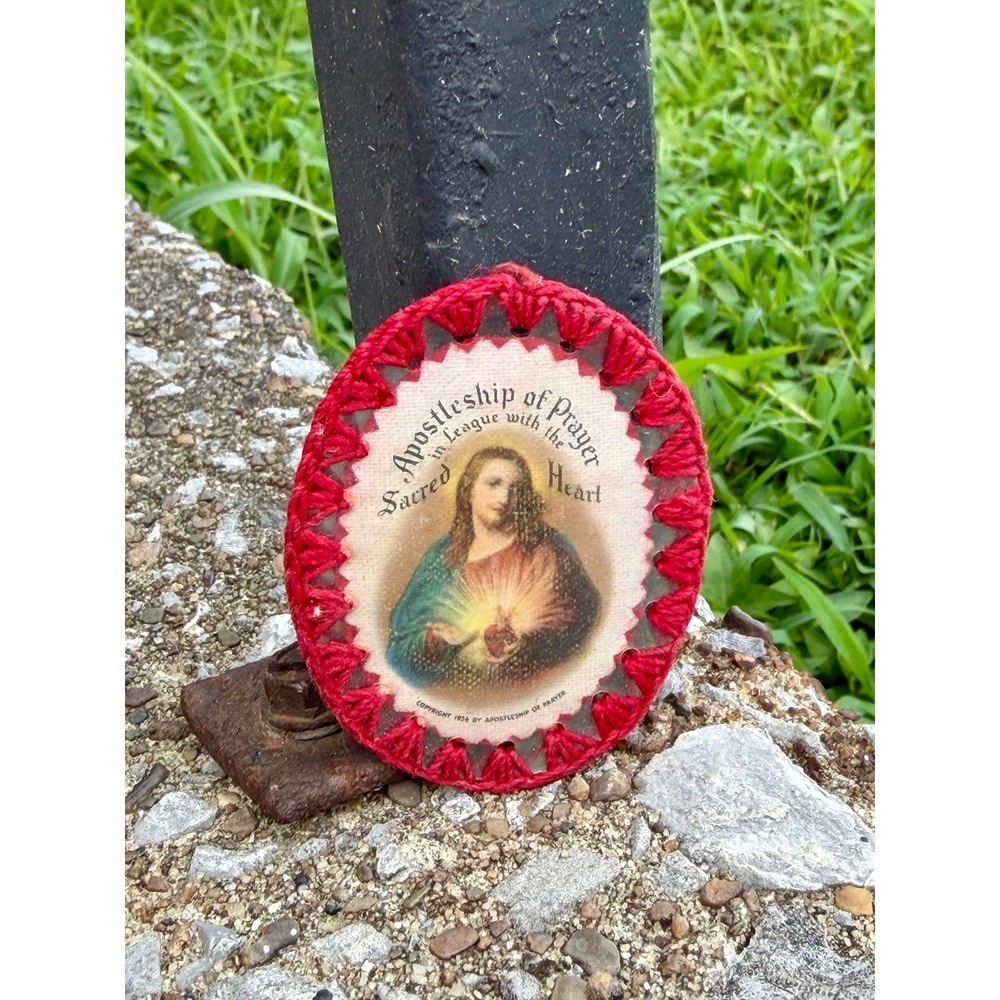 Vintage 1936 Apostleship of Prayer Sacred Heart‎ of Jesus Scapular Red Crochet